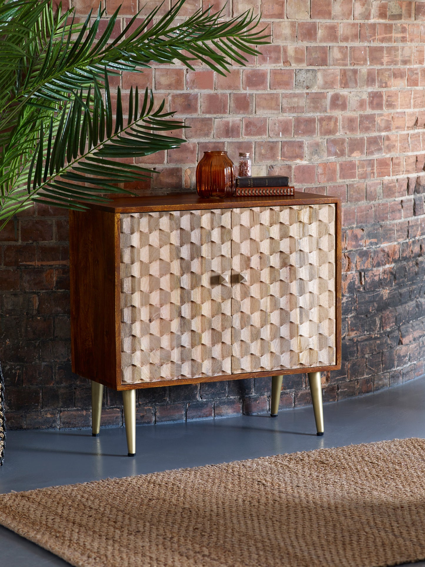 MEDIUM SIDEBOARD