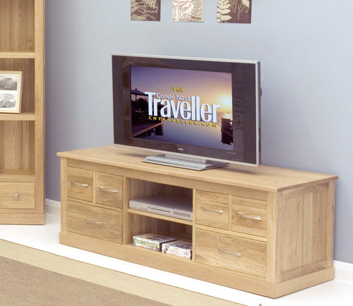 Oak Widescreen Television Cabinet : Oak widescreen television (TV) and DVD cabinet. Stylish solutions for contemporary living. Part of the Oak living room furniture range.