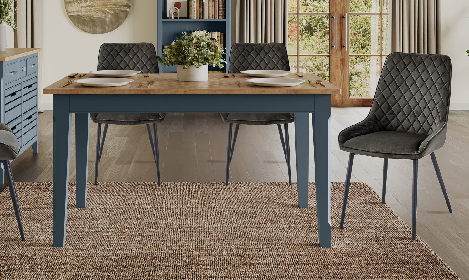 Dining Table : 
