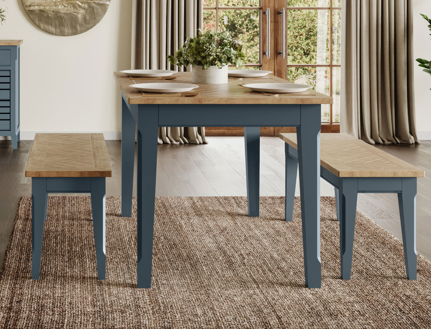 Dining Table : 