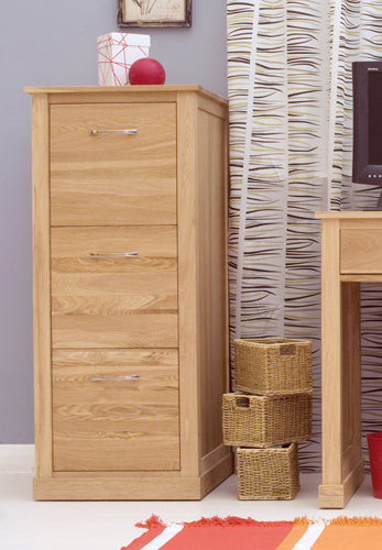 Oak 3 Drawer Filing Cabinet :  Oak three drawer filing cabinet. Stylish storage solutions for contemporary living. Part of the  Oak home office furniture range.