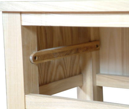 Oak One Door one Drawer Lamp Table :  Oak one door, one drawer lamp table. Stylish solutions for contemporary living. Part of the  Oak living room furniture range.