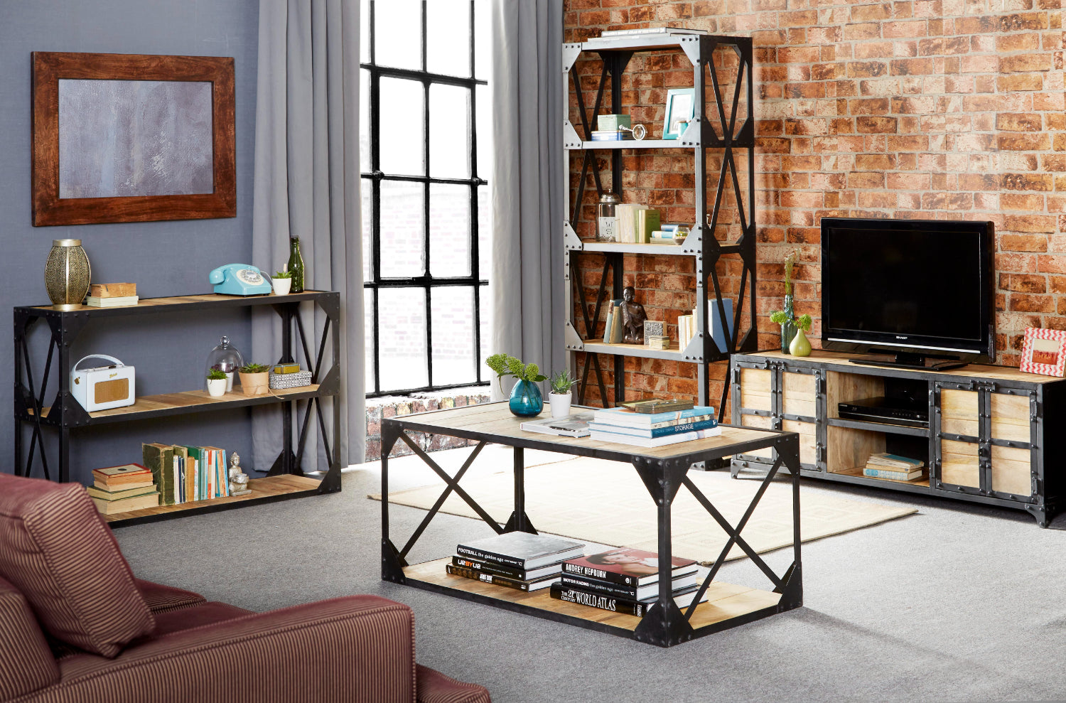 COFFEE TABLE 