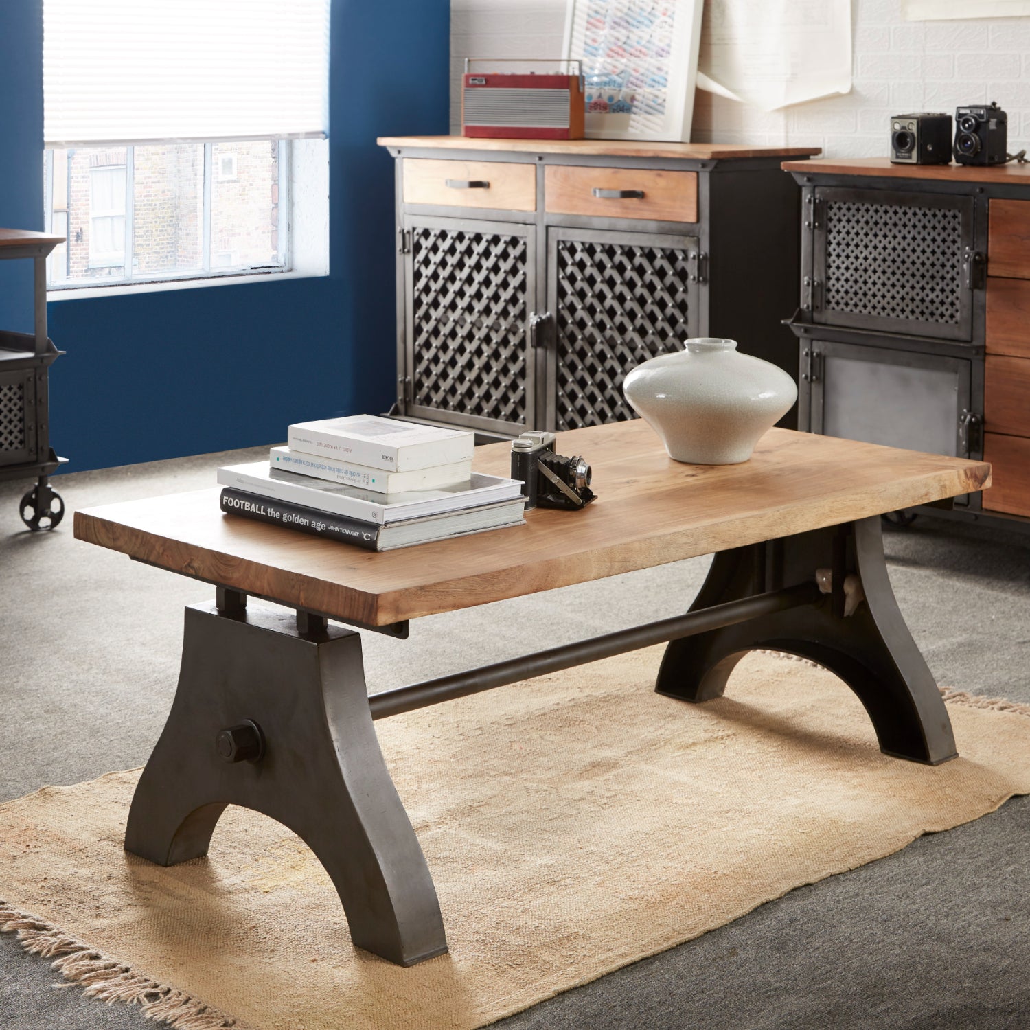 COFFEE TABLE 