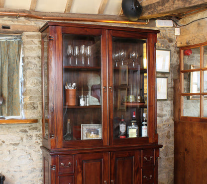 Dresser Top (Hutch) :  Hutch / Dresser top. Quality storage solutions for traditional or contemporary living. Part of the  living room furniture range.