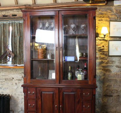 Dresser Top (Hutch) :  Hutch / Dresser top. Quality storage solutions for traditional or contemporary living. Part of the  living room furniture range.