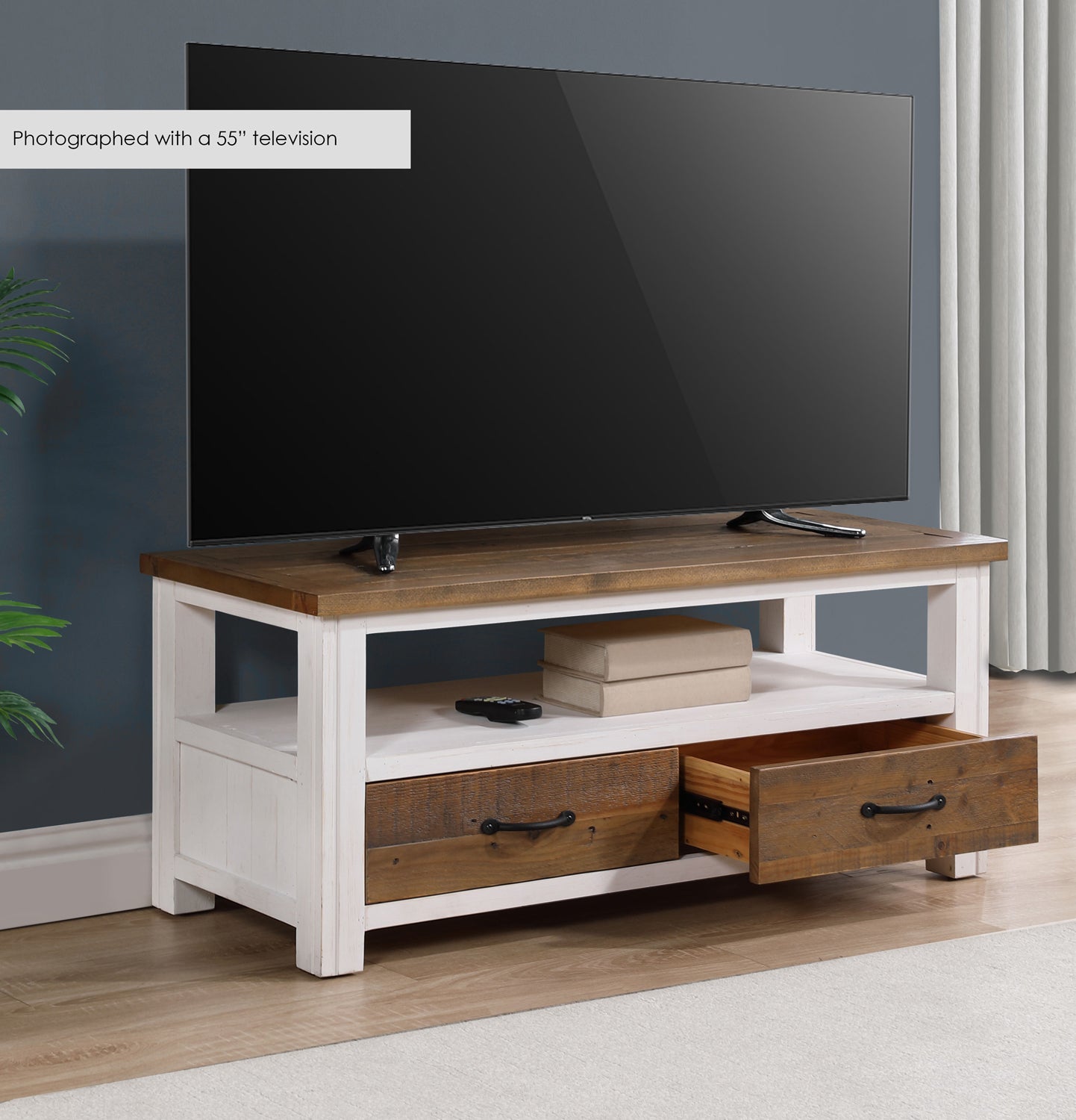 Widescreen Television cabinet : 